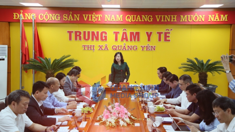 Bộ trưởng Bộ Y tế Đào Hồng Lan chủ trì buổi làm việc với tỉnh Quảng Ninh tại Trung tâm Y tế thị xã Quảng Yên (3-2025). Ảnh: Minh Hà