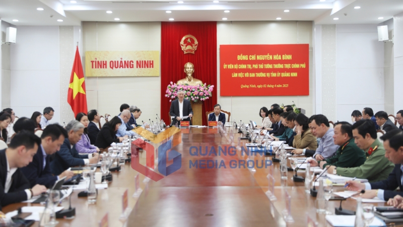 Phó Thủ tướng Thường trực Nguyễn Hòa Bình làm việc với Ban Thường vụ Tỉnh ủy Quảng Ninh (4-2025). Ảnh: Đỗ Phương