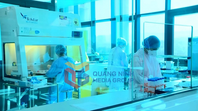 Phòng xét nghiệm sinh học phân tử cấp II tại Bệnh viện Phổi Quảng Ninh (4-2025). Ảnh: Ngọc Khôi