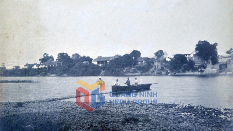 1890-1895_Trên sông Ka Long. Ảnh của Raphaël Moreau