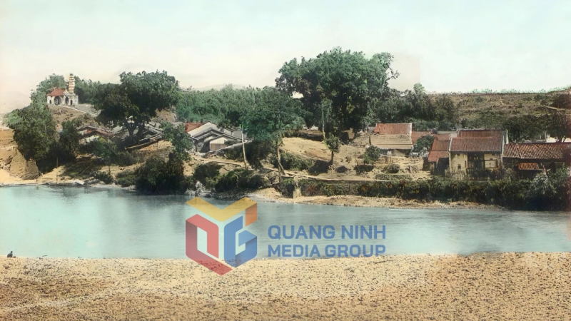 Sông Ka Long đầu thế kỷ XX - là biên giới tự nhiên giữa Việt Nam - Trung Hoa (bên kia là đất Trung Hoa). Ảnh: Tư liệu