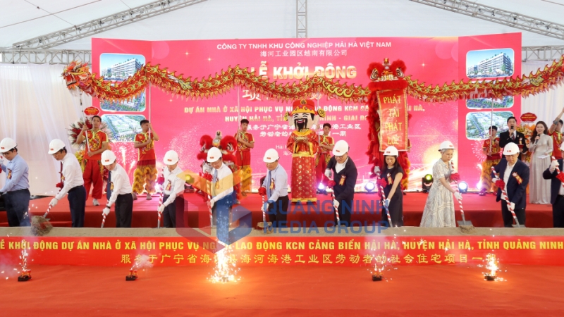 2025-04_Các đại biểu làm lễ khởi động dự án nhà ở xã hội phục vụ người lao động KCN Cảng biển Hải Hà - Giai đoạn 1. Ảnh: Thu Chung