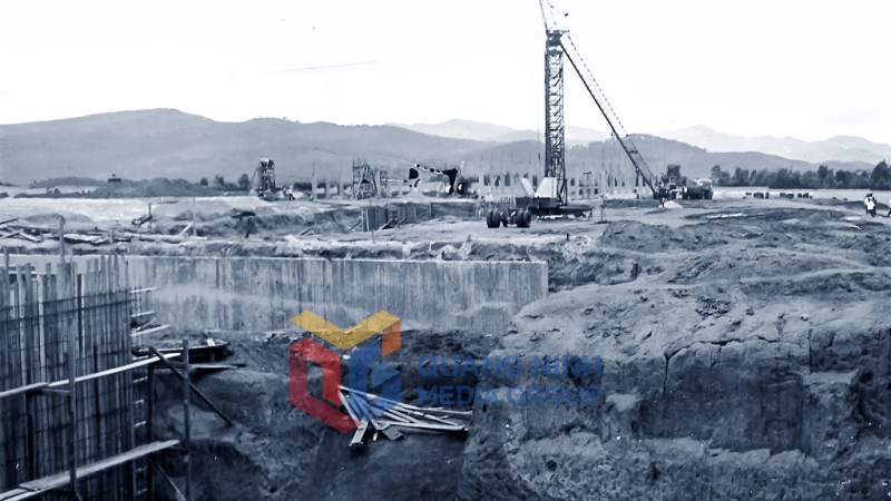 Công trường xây dựng Bệnh viện Việt Nam - Thụy Điển Uông Bí năm 1976. Ảnh: Tư liệu