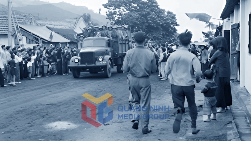 Bộ đội ta tiến vào tiếp quản Cẩm Phả bằng xe Molotova. Ảnh: Tư liệu