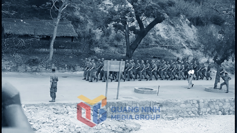 Các đơn vị thuộc Quân đoàn Vệ binh Cộng hoà số 3 (La 3e légion de marche de Garde républicains) là đơn vị cuối cùng của Pháp rút khỏi Hòn Gai. Ảnh: Tư liệu