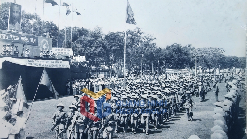 Quang cảnh lễ mít tinh mừng ngày tiếp quản Vùng mỏ, 25/4/1955 tại sân vận động Hòn Gai. Ảnh: Tư liệu