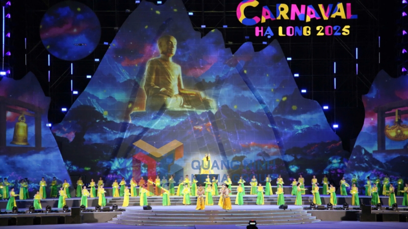 2025-05_Carnaval Hạ Long 2025 - Cõi thiêng Yên Tử với hình ảnh Phật Hoàng Trần Nhân Tông được thể hiện mượt mà qua ca khúc Linh thiêng Yên Tử.