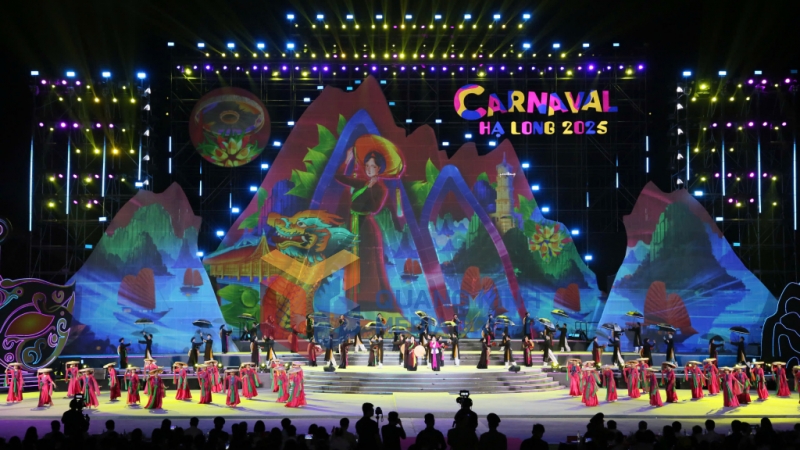2025-05_Carnaval Hạ Long 2025 - Làn điệu dân ca quan họ Bắc Ninh mượt mà được làm mới theo hướng world music.
