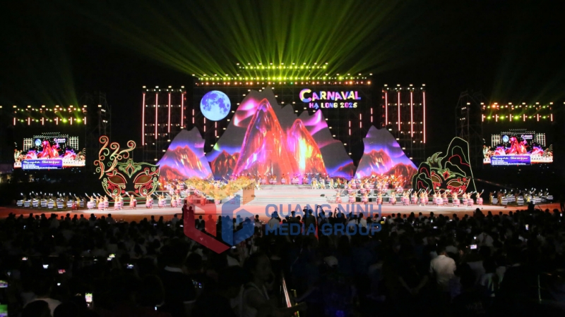 2025-05_Carnaval Hạ Long 2025 - Toàn cảnh sân khấu.