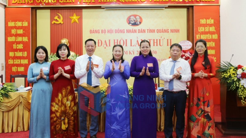 Ban Chấp hành Đảng bộ HĐND tỉnh khóa II, nhiệm kỳ 2025-2030 ra mắt đại hội (5-2025). Ảnh: Nguyễn Thanh