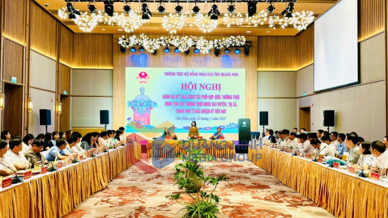 Đồng chí Trịnh Thị Minh Thanh, Phó Bí thư Thường trực Tỉnh ủy, Chủ tịch HĐND tỉnh, chủ trì hội nghị (5-2025). Ảnh: Mạnh Trường