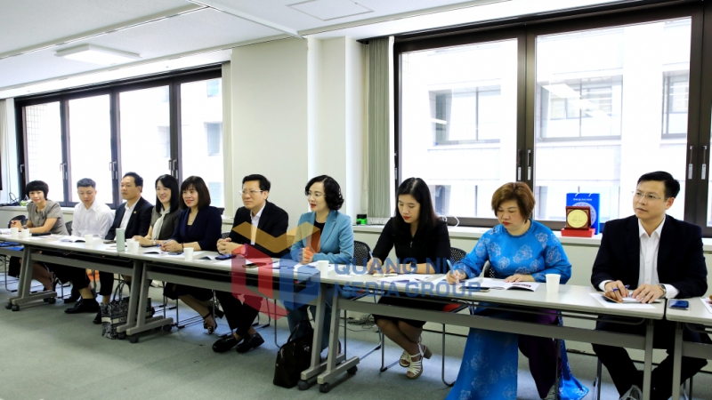 2025-05_Đoàn công tác tỉnh Quảng Ninh làm việc với các đơn vị, doanh nghiệp tại Osaka Nhật Bản - Đồng chí Bùi Thúy Phượng, Ủy viên Ban Thường vụ, Trưởng Ban Tổ chức Tỉnh ủy phát biểu tại buổi làm việc. Ảnh: Thành Công