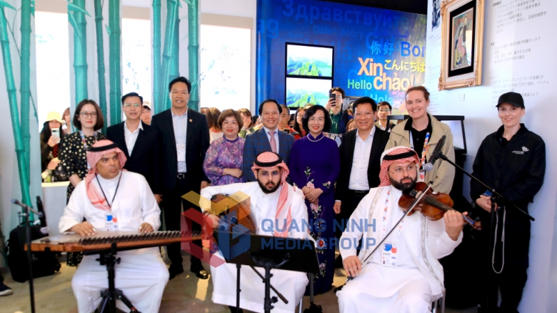 Các nghệ sỹ của các Nhà triển lãm các nước biểu diễn tại Tuần lễ Quảng Ninh EXPO 2025. Ảnh: Thành Công
