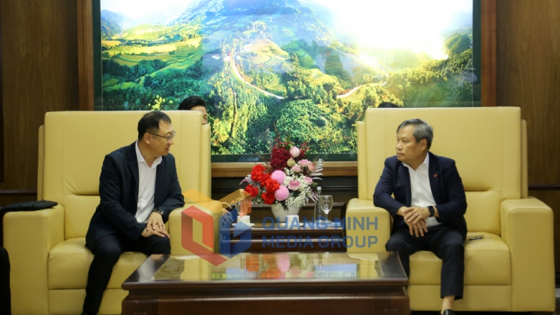 Đồng chí Vũ Đại Thắng, Ủy viên Trung ương Đảng, Bí thư Tỉnh ủy, Trưởng Đoàn ĐBQH tỉnh, tiếp xã giao ông Cao Tân Văn, Chủ tịch Hiệp hội Xúc tiến Phát triển Khu công nghiệp Tô Châu (Trung Quốc) (6-2025). Ảnh: Thu Chung