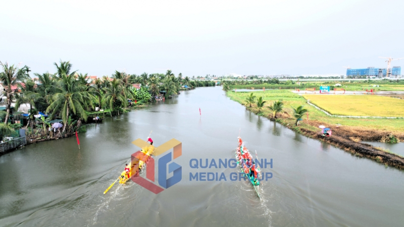 2025-06_Lễ hội Xuống đồng năm 2025 - Đội bơi sào nữ của phường Phong Hải. Ảnh: Chu Tuân