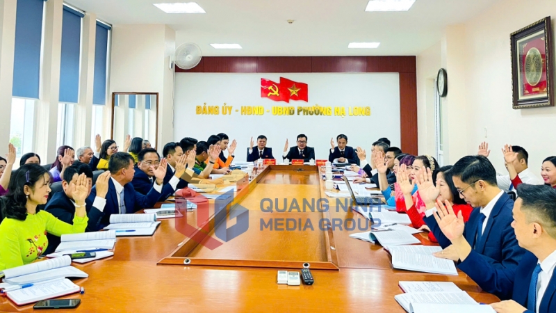 Ban Chấp hành Đảng bộ phường Hạ Long đã biểu quyết, thông qua nhiều nội dung quan trọng  (7-2025). Ảnh: Hoàng Nga