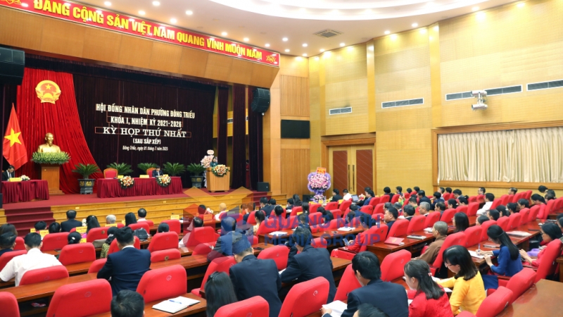 Quang cảnh kỳ họp HĐND phường Đông Triều (7-2025). Ảnh: Đỗ Phương