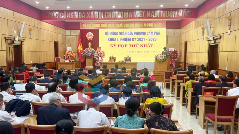 Kỳ họp thứ nhất HĐND phường Cẩm Phả thông qua một số nội dung quan trọng (7-2025). Ảnh: PV