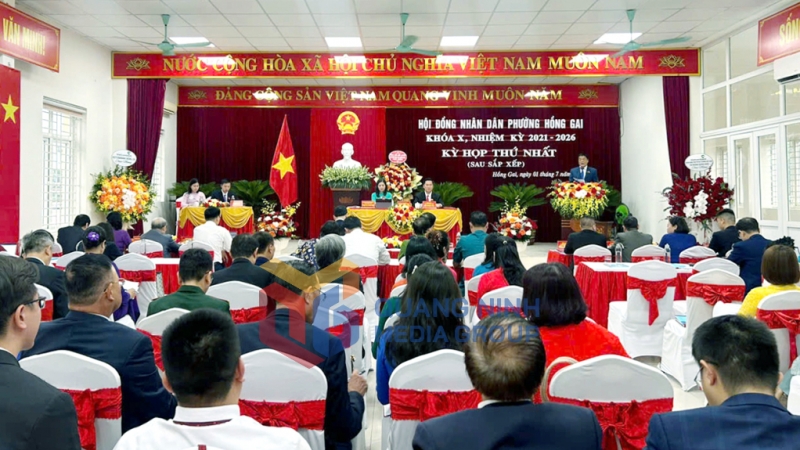 Quang cảnh kỳ họp HĐND phường Hồng Gai lần thứ nhất (7-2025). Ảnh: PV