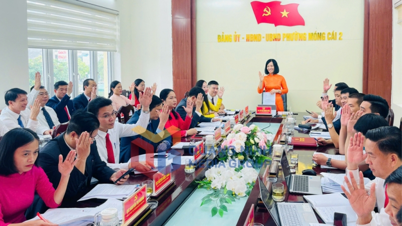 Ban Chấp hành Đảng bộ phường Móng Cái 2 biểu quyết thông qua các chủ trương (7-2025). Ảnh: PV
