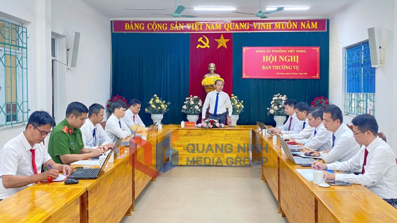 Đúng 7h ngày 172025, Đảng ủy phường Việt Hưng đã tổ chức Hội nghị Ban Thường vụ (7-2025). Ảnh: PV