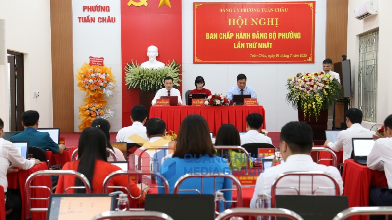 Hội nghị Ban chấp hành Đảng bộ phường Tuần Châu lần thứ nhất (7-2025). Ảnh: PV