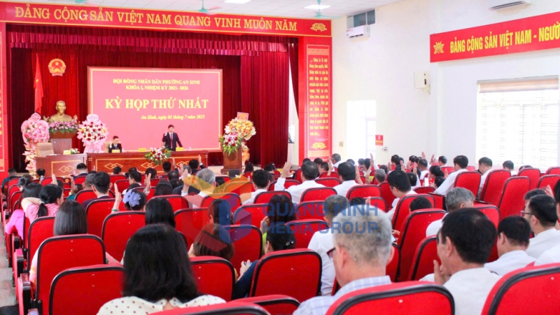 Quang cảnh Kỳ họp thứ nhất HĐND phường An Sinh, nhiệm kỳ 2021-2026 (7-2025). Ảnh: PV