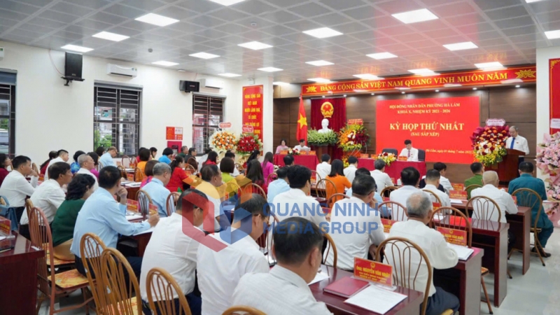 Toàn cảnh kỳ họp lần thứ nhất HĐND phường Hà Lầm (7-2025). Ảnh: PV