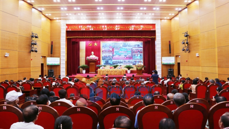 Đoàn ĐBQH tỉnh tổ chức hội nghị tiếp xúc cử tri sau Kỳ họp thứ 9 tại phường Hồng Gai - Quang cảnh hội nghị tiếp xúc(7-2025). Ảnh: Nguyễn Thanh