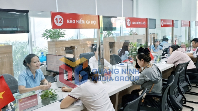 2025-07_Người dân đến giải quyết TTHC tại Trung tâm Hành chính công phường Hồng Gai. Ảnh: Dương Trường