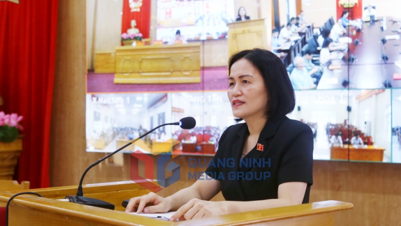 2025-07_Đoàn ĐBQH tỉnh tiếp xúc cử tri các xã, phường khu vực miền Đông của tỉnh - Ủy viên Thường trực Ủy ban Pháp luật và Tư pháp của Quốc hội Trần Thị Kim Nhung, phát biểu tại buổi tiếp xúc. Ảnh Thu Chung