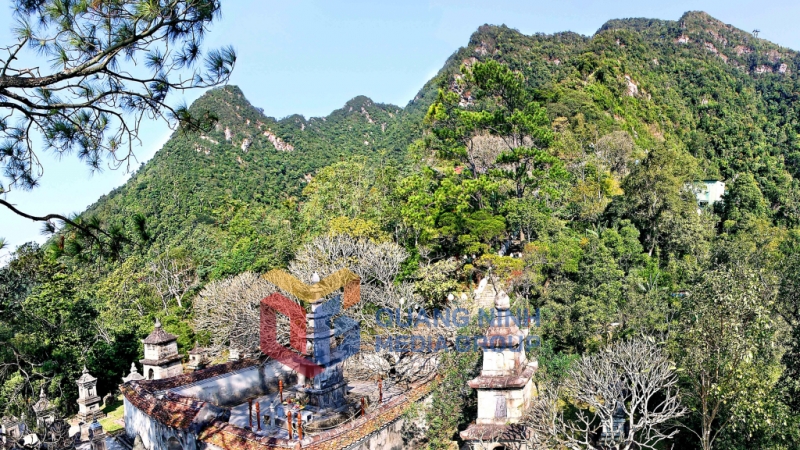 Tháp Tổ Huệ Quang - trái tim của Yên Tử. Ảnh: Đỗ Giang