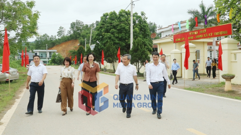 Đồng chí Vũ Đại Thắng, Ủy viên Trung ương Đảng, Bí thư Tỉnh ủy, Trưởng Đoàn ĐBQH tỉnh đã đi kiểm tra công tác vận hành mô hình chính quyền địa phương 2 cấp tại xã Kỳ Thượng (7-2025). Ảnh: Thu Chung