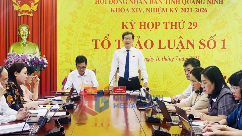 Đại biểu Tổ thảo luận số 1 tham gia ý kiến đóng góp vào kỳ họp (7-2025). Ảnh: Đỗ Phương