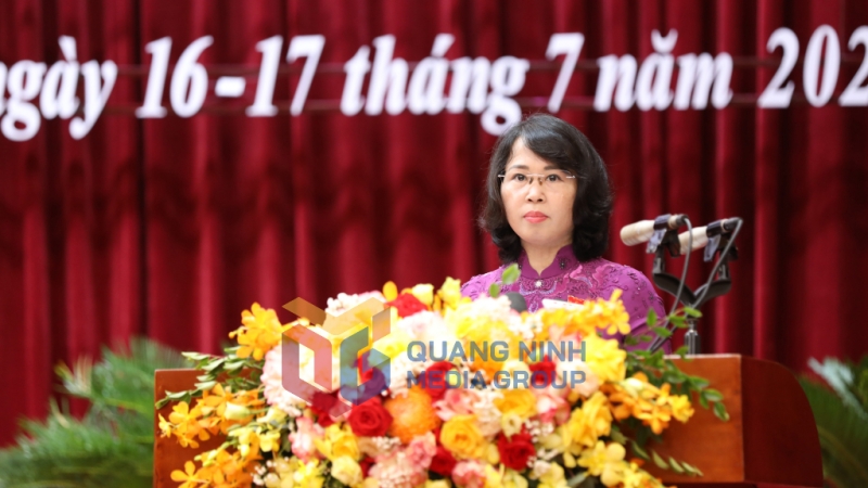 Đồng chí Trịnh Thị Minh Thanh, Phó Bí thư Thường trực Tỉnh ủy, Chủ tịch HĐND tỉnh, phát biểu khai mạc kỳ họp (7-2025). Ảnh: Đỗ Phương