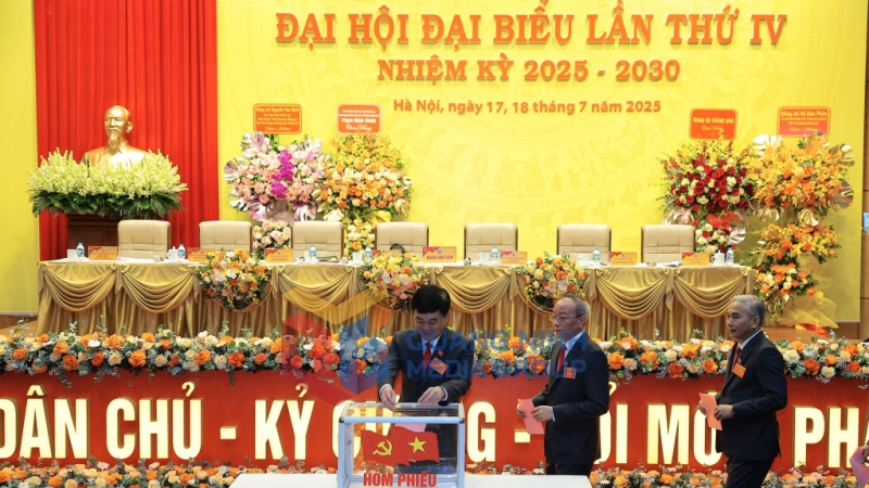 Các đại biểu tiến hành bầu Ban Chấp hành Đảng bộ Tập đoàn Công nghiệp Than - Khoáng sản Việt Nam, nhiệm kỳ 2025 - 2030 (07-2025). Ảnh: Phạm Tăng