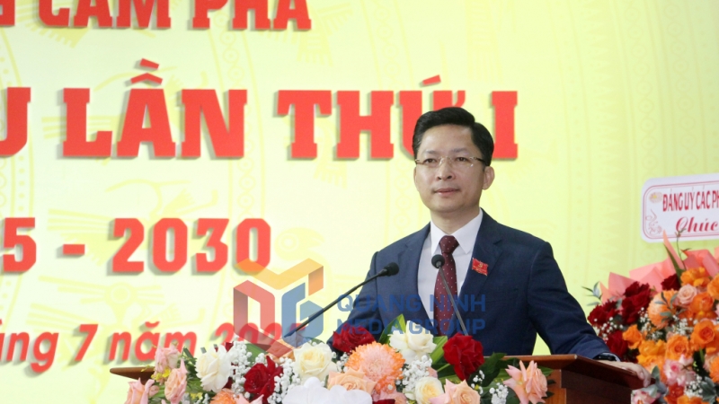 Đồng chí Phạm Lê Hưng, Bí thư Đảng ủy phường Cẩm Phả, phát biểu tại Đại hội (7-2025). Ảnh: Mạnh Trường