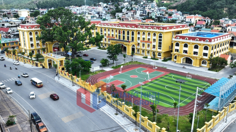 Trường THPT Cẩm Phả được đầu tư xây dựng, sửa chữa mới, đẹp, đồng bộ, hiện đại bậc nhất tỉnh (7-2025). Ảnh: Đỗ Phương