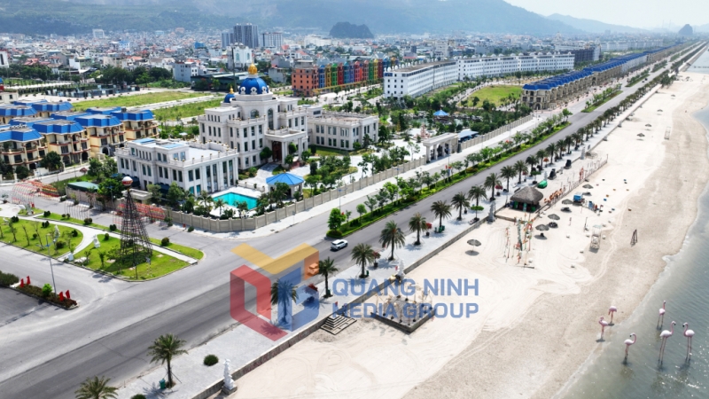 2025-07_Phường nằm trên tuyến đường bao biển ôm trọn vịnh Hạ Long và Bái Tử Long. Ảnh: Đỗ Phương