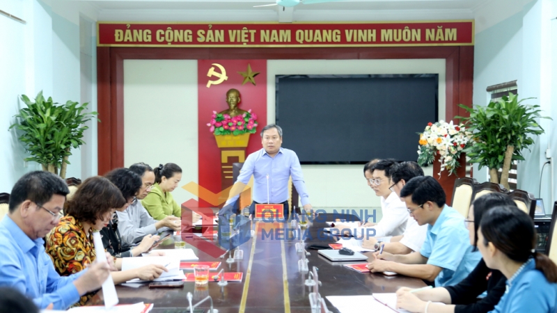 Đồng chí Bí thư Tỉnh ủy, Trưởng Đoàn ĐBQH tỉnh, phát biểu chỉ đạo tại buổi làm việc với Ban Thường vụ Đảng ủy xã Hoành Mô (7-2025). Ảnh: Thu Chung