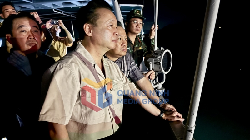 Phó Thủ tướng Chính phủ Trần Hồng Hà trực tiếp chỉ đạo công tác cứu hộ, cứu nạn trên biển (7-2025). Ảnh: PV