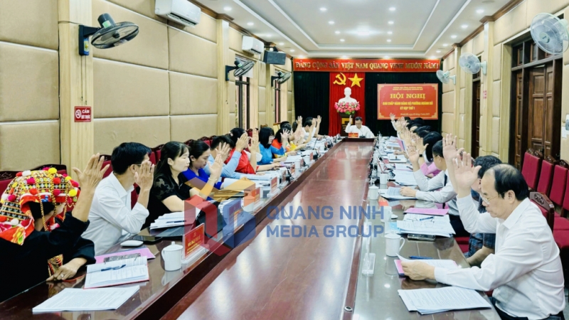 Ban Chấp hành Đảng bộ phường Hoành Bồ biểu quyết, thông qua nhiều nội dung quan trọng (7-2025). Ảnh: PV