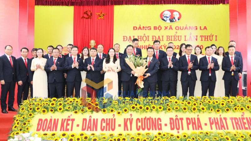 Ban Chấp hành Đảng bộ xã Quảng La, nhiệm kỳ 2025-2030 ra mắt tại Đại hội (8-2025). Ảnh: Đỗ Phương