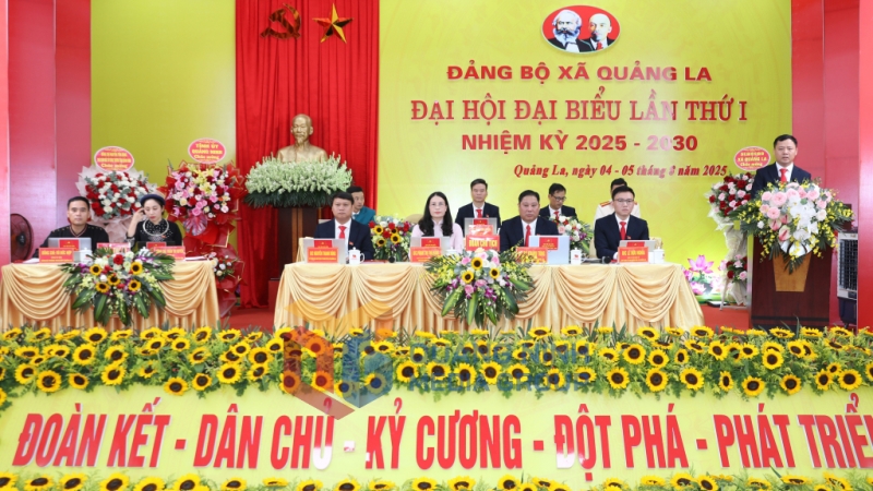 Đoàn chủ tịch điều hành Đại hội (8-2025). Ảnh: Đỗ Phương
