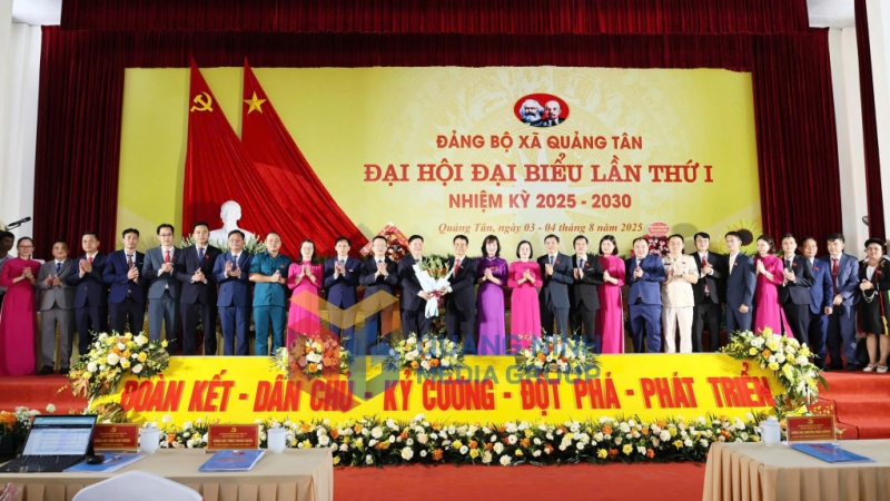 Ban Chấp hành Đảng bộ xã Quảng Tân ra mắt với 26 đồng chí (8-2025). Ảnh: Hằng Ngần