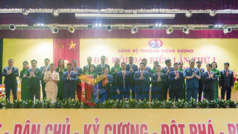 Ban Chấp hành Đảng bộ phường Mông Dương, nhiệm kỳ 2025-2030, ra mắt Đại hội (8-2025). Ảnh: Đỗ Giang