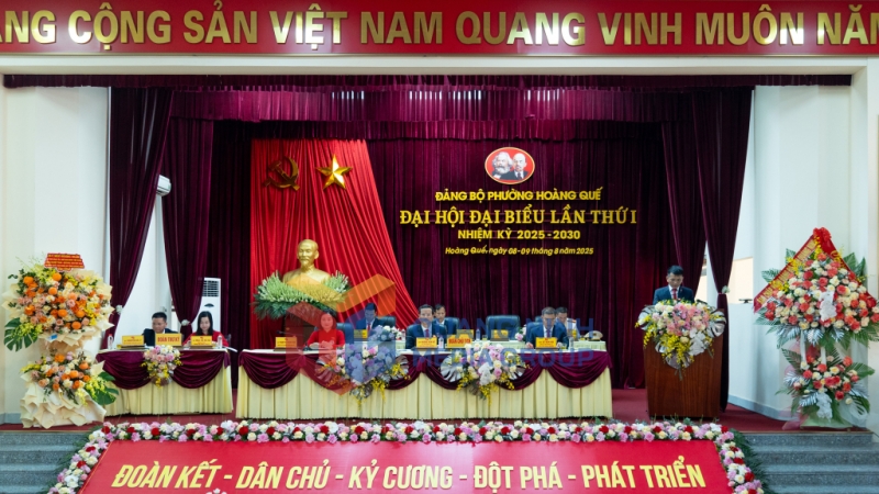 Đoàn chủ tịch điều hành đại hội (8-2025). Ảnh: Nguyễn Hoa