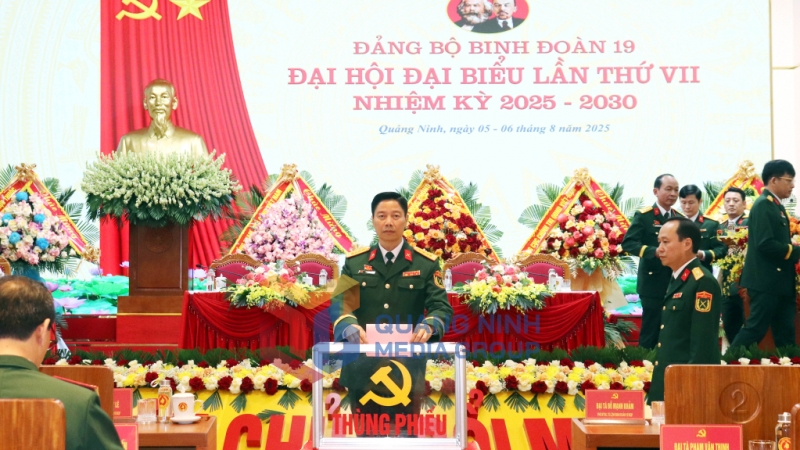 Các đại biểu bỏ phiếu bầu Ban Chấp hành Đảng bộ Binh đoàn 19, nhiệm kỳ 2025-2030 (8-2025). Ảnh: Trúc Linh