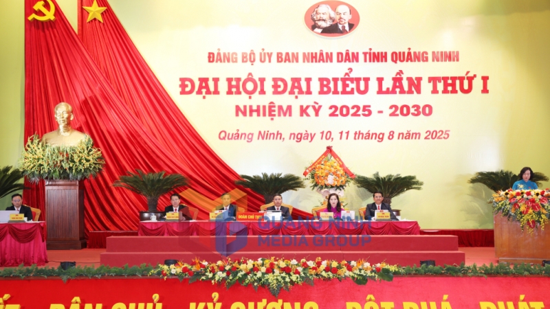Đoàn Chủ tịch điều hành đại hội (8-2025). Ảnh: Đỗ Phương