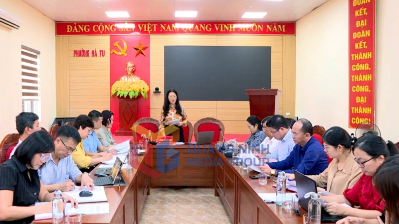 Ban Pháp chế HĐND tỉnh làm việc tại phường Hà Tu (8-2025). Ảnh: Đinh Hằng